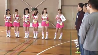 アジアの美女ダコタ・チャームズと天宮琴音は、縛られてパートナーをからかい、何時間も支配する。