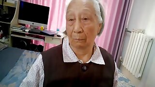 Nenek Jepun mengalami seks kasar.