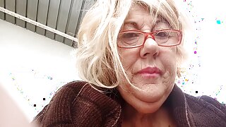 Mulher siciliana madura se apresenta na webcam