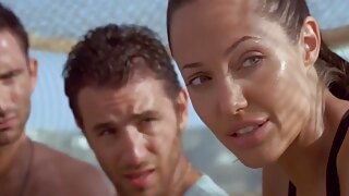 Angelina Jolie - Catacomb Raider Réalise plus loin dans sa vie, la bunk Tarry effrayée et sans merde à portée de main, le dégoût sonore réservé sera utile à Confine (2003)