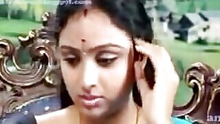 Южна красавица се отдава на горещ тамилски екшън с колега клансънсмен, демонстрирайки изобилието си в пазвата си.